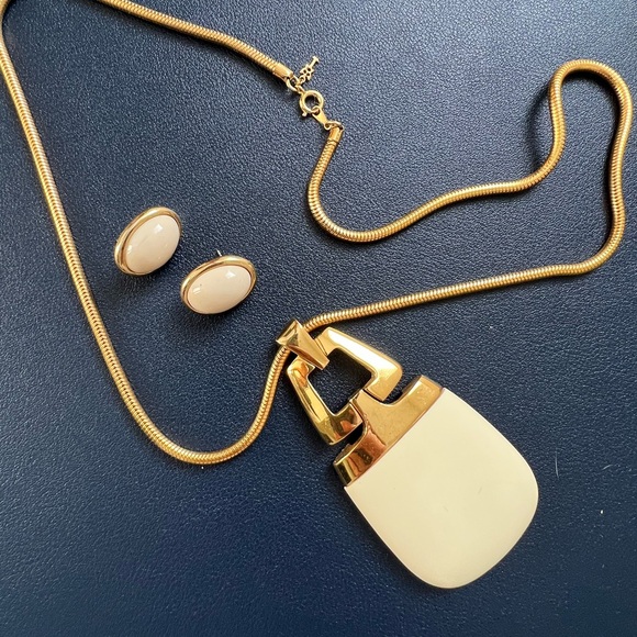 Crown Trifari Jewelry - Crown TRIFARI IVORY/CREAM MCM LUCITE PENDANT NECKLACE, & EARRINGS SET